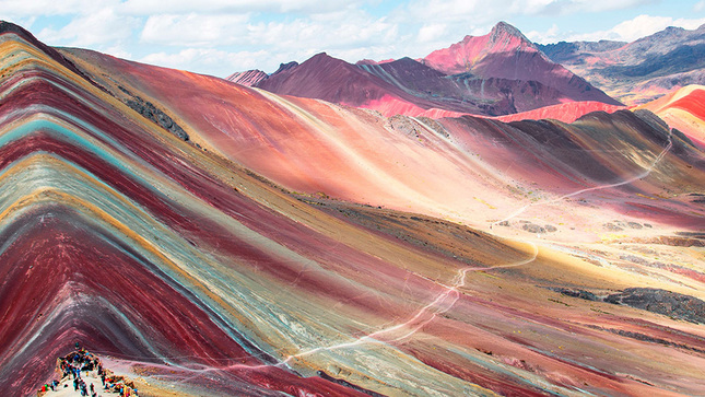 La montaña Arco Iris de Vinicuna, Cusco, Perú