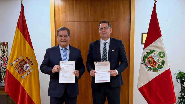 Embajada del Perú en España impulsa programa de descuentos para maestrías internacionales