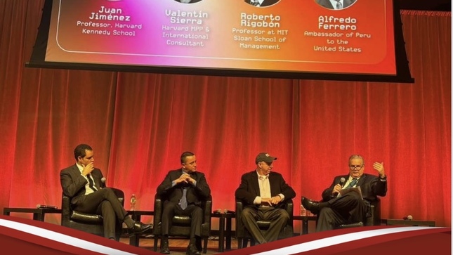 Embajador del Perú Participa en Harvard Business School 