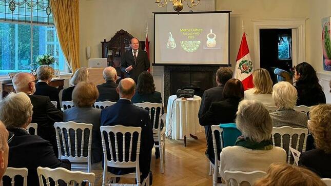 Embajada del Perú en Países Bajos coorganiza conferencia sobre el arte moche
