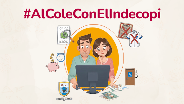 Un profesor en un aula de clase en la que aparecen algunos niños sentados en sus carpetas. El profesor está frente a la pizarra dictando clases.
