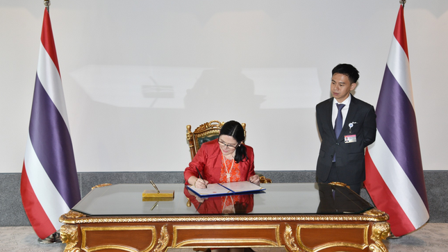 Foto de la visita de la embajadora del Perú a la Asamblea Nacional de Tailandia
