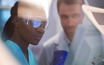 doctor-performing-medical-research-lab_